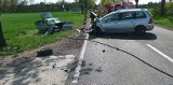 Zderzenie czołowe dwóch samochodów w Wojnowicach koło Nowego Tomyśla. Droga zablokowana 