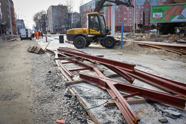 Na początku 2022 roku ZDiUM poinformował o swoich planach. Na liście było 46 inwestycji do realizacji w ubiegłym roku. Sprawdziliśmy, co udało się zrobić.Zobaczcie i przeczytajcie na kolejnych slajdach. Możecie na nie przechodzić za pomocą strzałek lub gestów >>>