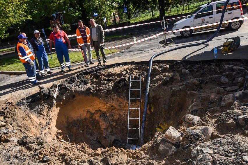 Na miejscu cały czas działają pracownicy Miejskich...