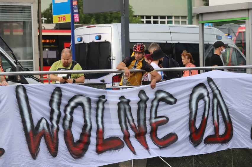 W Sosnowcu odbyła się manifestacja przeciwko przemocy i...