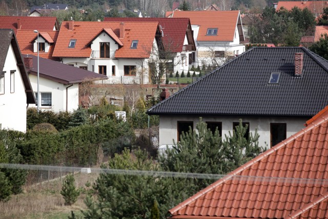 Najwięcej Polaków, którzy ubezpieczają swój dom, mieszka w nieruchomości o powierzchni w przedziale 101-200 mkw.