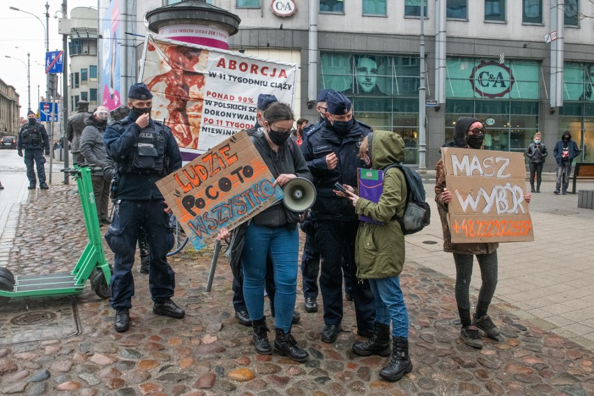 W sobotę w południe na ul. Półwiejskiej znów zrobiło się...