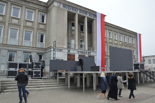 Przygotowania do obchodów Święta Niepodległości w Stalowej Woli z udziałem prezydenta Polski Andrzeja Dudy