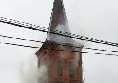 Pożar zabytkowej dzwonnicy w Bobrownikach
