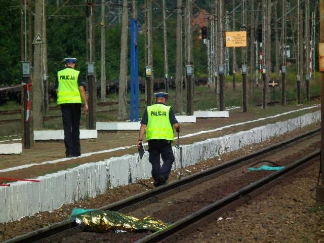 Wypadek w Kobylnicy: Nie żyje mężczyzna potrącony przez pociąg