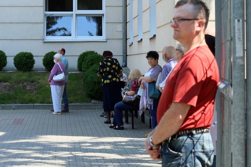 Wybory prezydenckie w woj. lubelskim. Kolejki jeszcze przed rozpoczęciem głosowania. Zobacz zdjęcia 