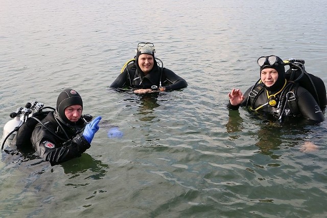 W sobotę nurkowie z klubu Extreme Dive zakończyli sezon nurkując w jeziorze Głebokie koło Międzyrzecza.