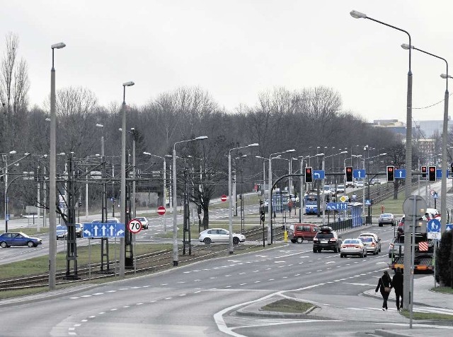 Część starych lamp na LED-y wymieniono już m.in. przy al. Pokoju