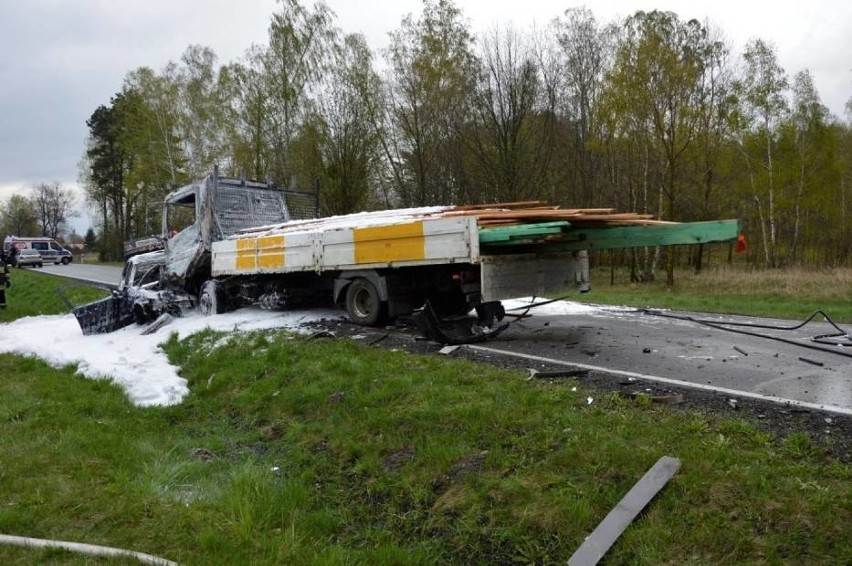 Tragiczny wypadek w gminie Cyców: Nie żyje kierowca seata