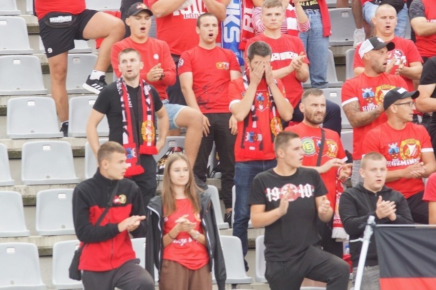 Kibice podczas meczu KKS Kalisz - Widzew Łódź. ZDJĘCIA