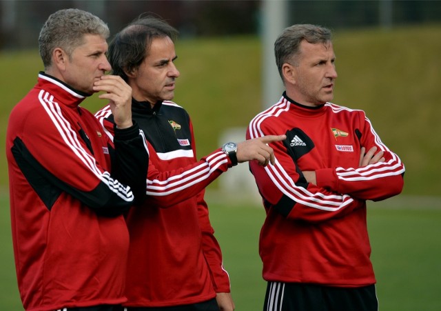 Tomasz Unton (z prawej) został tymczasowym trenerem Lechii Gdańsk
