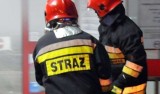 Jedna osoba poparzona w pożarze w Pyrzycach pod Szczecinem. Spłonęło poddasze domu