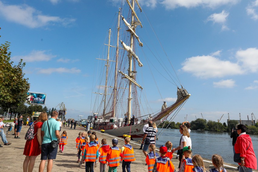 ORP Iskra dotarł już do Szczecina!