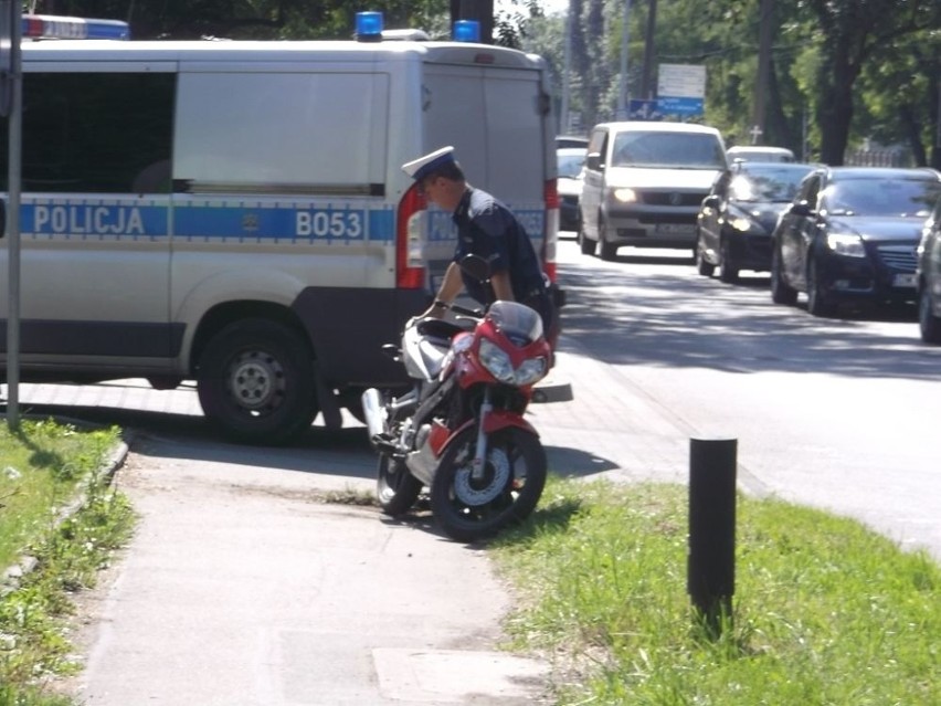Wrocław: Wypadek na Krakowskiej. Motocyklista zderzył się z samochodem (FOTO)