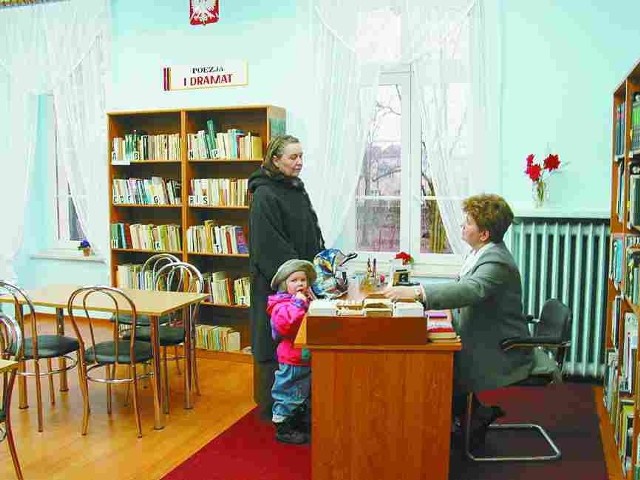 Wczoraj trzyletnia Julia Żaba przyszła z babcią do nowej biblioteki.