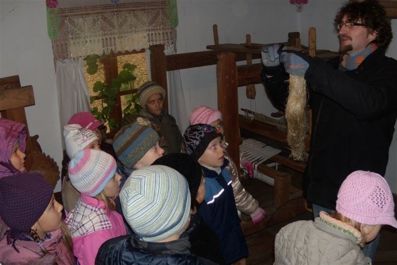 Dzieci z Makowa zwiedzały Zagrodę Kurpiowską