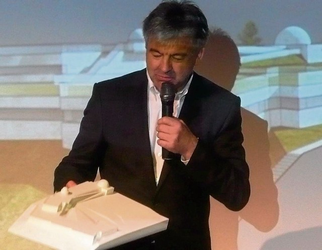 Koncepcję rozbudowy MOA zaprezentował architekt Kazimierz Łatak