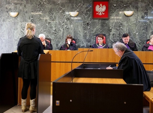 Przed sądem zeznania złożyło ośmiu świadków, w większości koleżanki oskarżonej.
