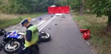 Śmiertelny wypadek w Leśniewie 7.09.2019. Na ul. Puckiej motocyklista uderzył w drzewo. 29-latek nie żyje [zdjęcia]
