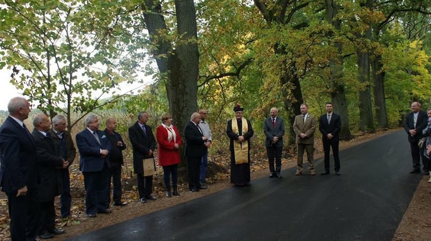 Drogi powiatowe w miejscowościach Głusko i Moczele (gmina...