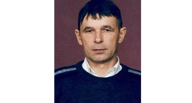 Zaginął Piotr Żochowski. Szuka go rodzina i policja. Na środku klatki piersiowej blizna w kształcie „orła”.