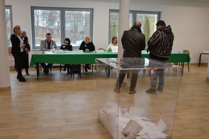 Wybory w gminie Bałtów. Mieszkańcy wybierali nową Radę Gminy [ZDJĘCIA]