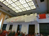 Rada Miejska: Pracownicy MOPS protesują w sali obrad