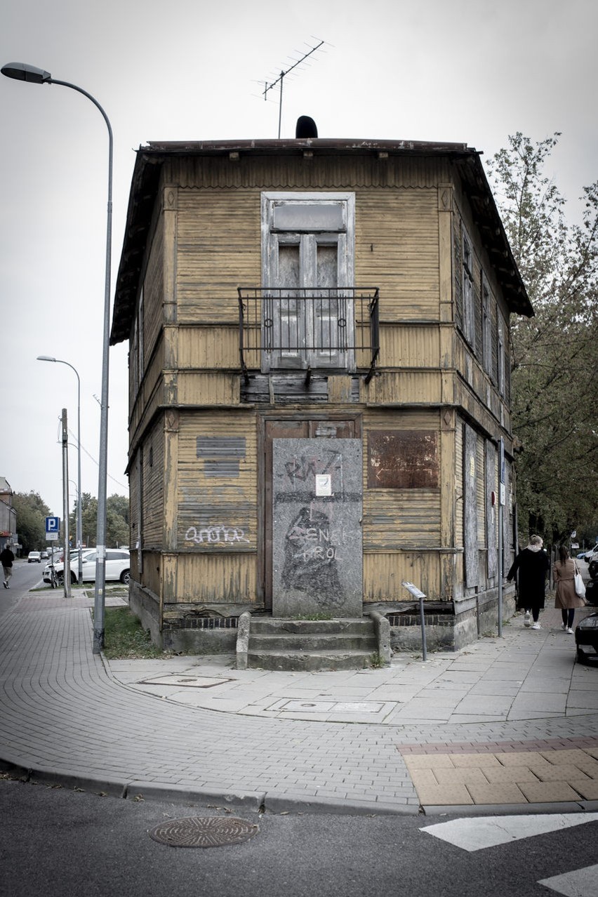 Chcą ochronić stare domy. Teraz zapraszają na spacer z przewodnikiem, by opowiedzieć ich historię