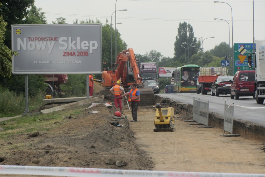 Poznań: Na ul. Naramowickiej powstaje nowy pas przy budowie Lidla [ZDJĘCIA]