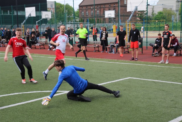 Igry 2023 - Dzień Sportu Politechniki Śląskiej. Mecz Profesorowie vs Studenci. Zobacz kolejne zdjęcia. Przesuwaj zdjęcia w prawo - naciśnij strzałkę lub przycisk NASTĘPNE