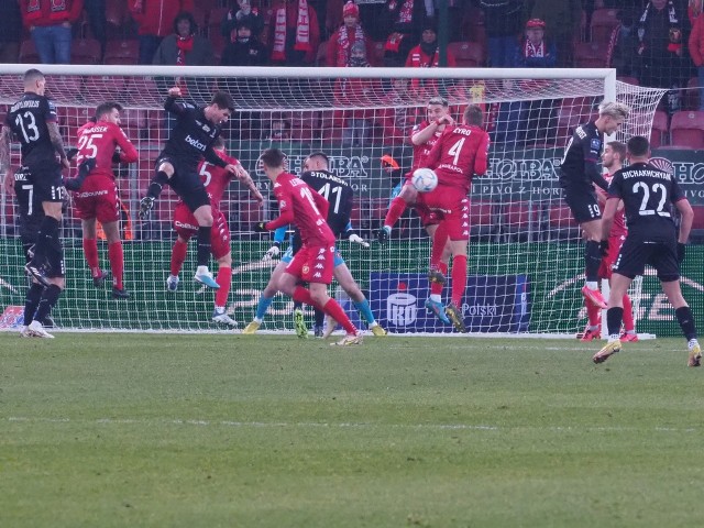 Piłkarze Pogoni mocno pracowali w Łodzi na korzystny wynik.