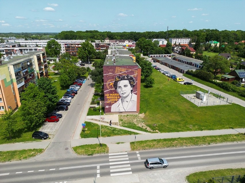 Maria Mirecka-Loryś na muralu w Nisku. Ścienny pomnik „Przemytniczki Bożej” powstał w pierwszą rocznicę jej śmierci. Zobacz 