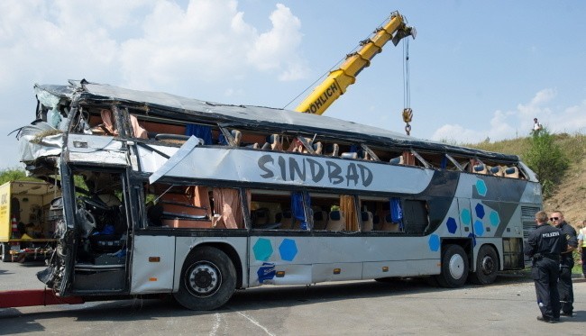 Wypadek pod Dreznem na A4. Zmarła 11 ofiara wypadku polskiego autokaru i busa [ZDJĘCIA]