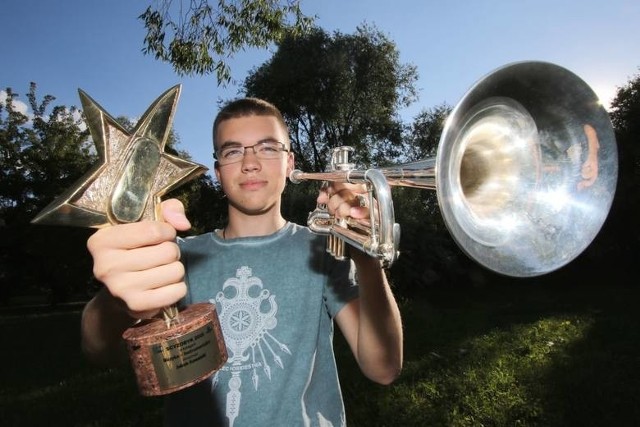Jednym ze stypendystów Programu Grand jest Kuba Kowalski, który gra na trąbce. Kuba zdobył Scyzoryka 2016 w kategorii muzyka instrumentalna.