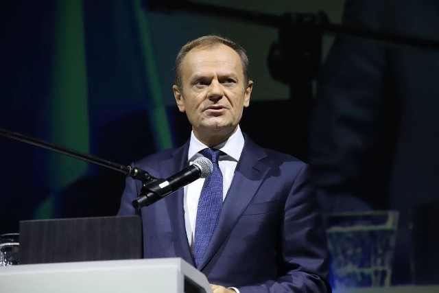 Donald Tusk: "Władza raz w roku obchodzi święto konstytucji, a przez cały rok obchodzi konstytucję"