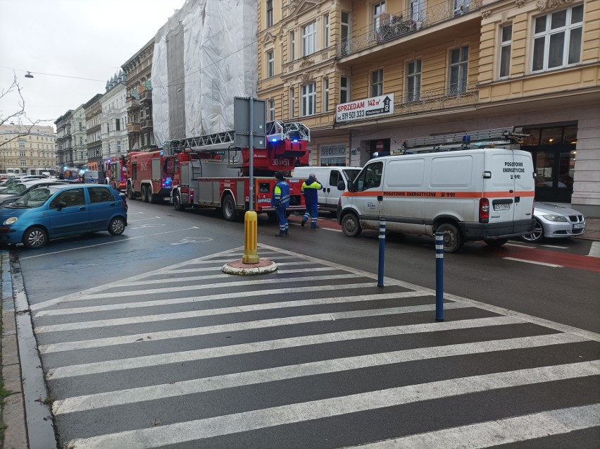 Pożar w budynku mieszkalnym na ulicy Rayskiego w Szczecinie. Konieczna była ewakuacja mieszkańców