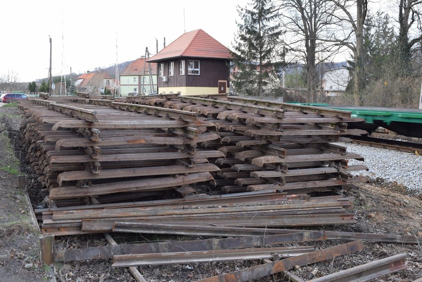 Tak budują linię kolejową Wrocław - Świdnica. Siedem dni w tygodniu (NAJNOWSZE ZDJĘCIA)