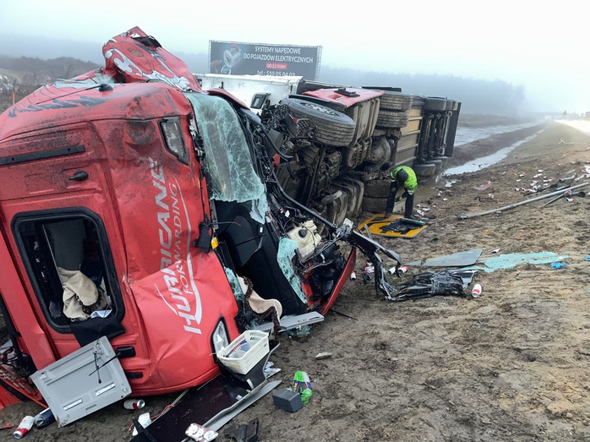 Na autostradzie A1 w Kruszynie zderzyły się trzy TIRy. Jeden...