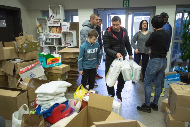 Słupskie Centrum Organizacji Pozarządowych i Ekonomii Społecznej (SCOPiES), ul. Niedziałkowskiego 6 to jedno z miejsc, do którego można przynieść dary.