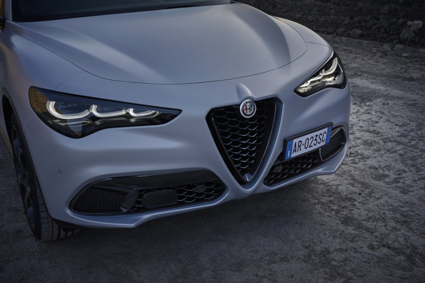 Alfa Romeo Giulia i Stelvio. Nowe światła i inne zmiany na 2023 rok. Co poprawiono?