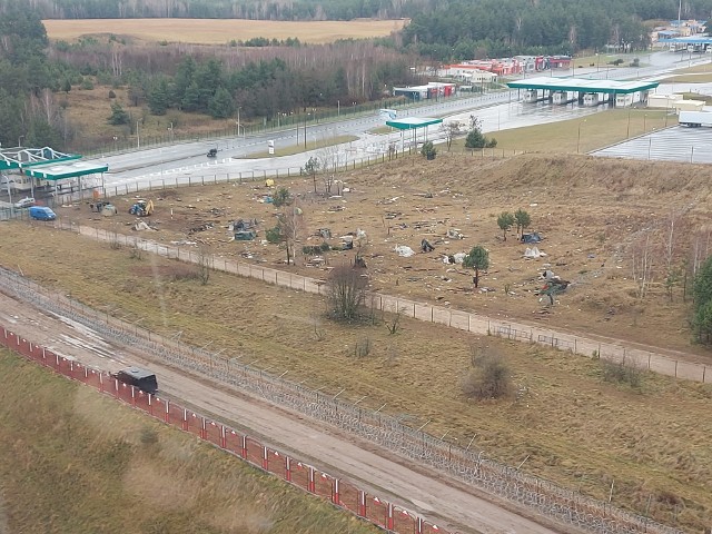 Obozowisko utworzone na Białorusi w okolicach przejścia granicznego w Bruzgach