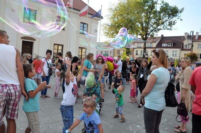 Przasnysz. I Festiwal Baniek Mydlanych 