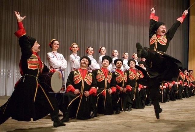 Występ Kozaków Rosji to niepowtarzalne show z barwnymi strojami i popisami artystów.