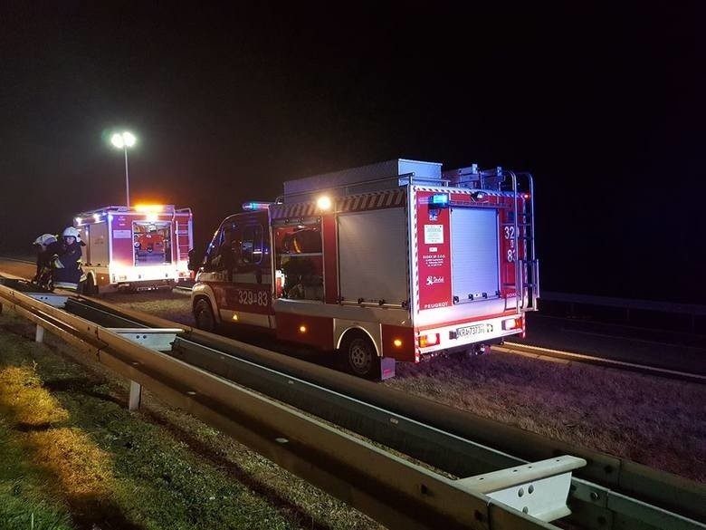 Pożar autobusu na A4. Kierowcy utworzyli wzorowy korytarz życia, strażacy dziękują [ZDJĘCIA, WIDEO]