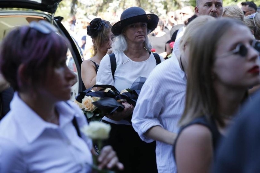 Pogrzeb Kory [ZDJĘCIA] Artystka spoczęła na Cmentarzu Wojskowym na Powązkach w Warszawie