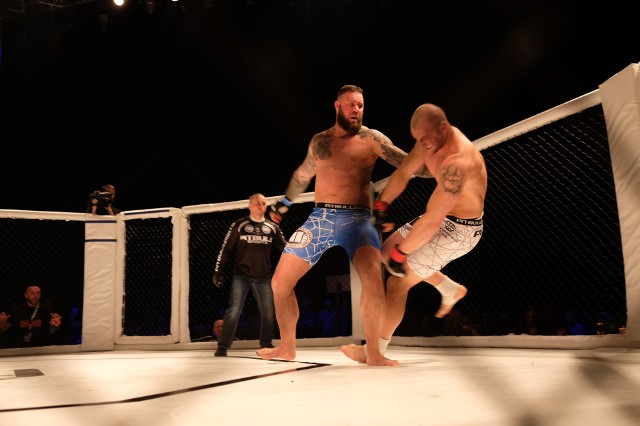 Pierwszy półfinał Turniej Miast MMA rozgrzał do czerwoności prawie trzy tysiące kibiców