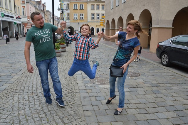 - Opole przypomina nam dom - zapewniają: Vitalii (po lewej), Viktoria i Zakhar Kusyi.