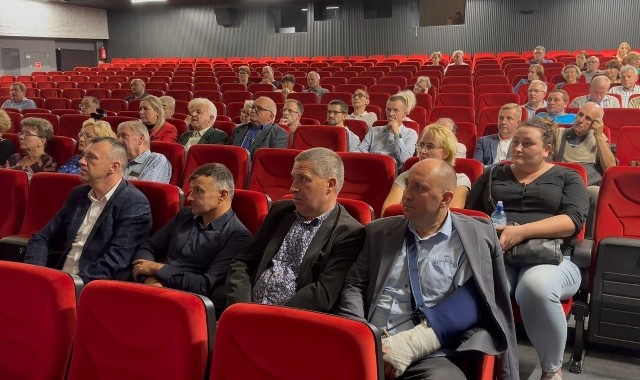 W Miejskim Domu Kultury w Radomsku odbyło się we wtorek, 25 września, kolejne spotkanie w sprawie budowy spalarni śmieci w Radomsku