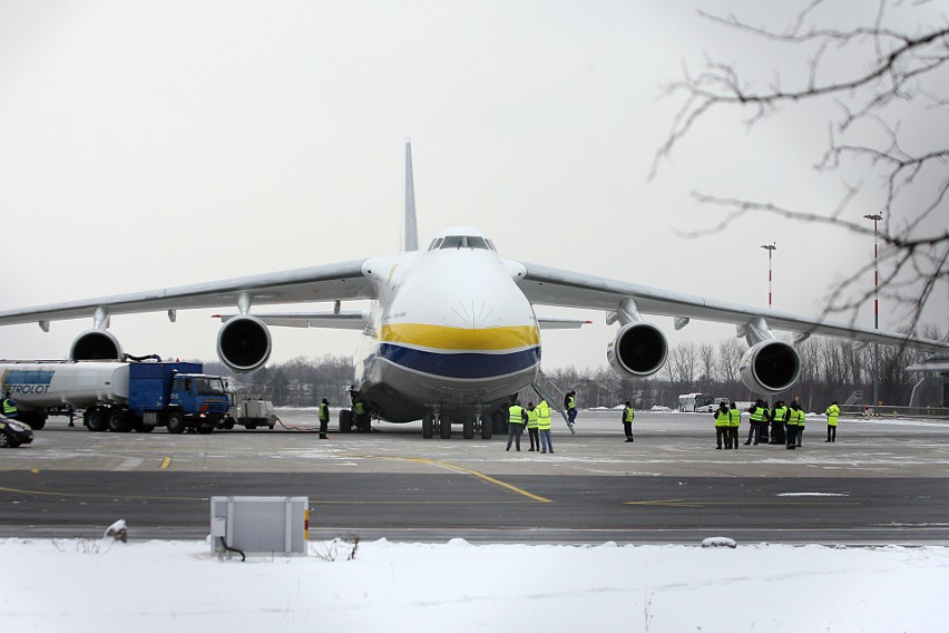 An-124 Rusłan w Łodzi. Megasamolot wylądował na Lublinku [ZDJĘCIA, FILM]