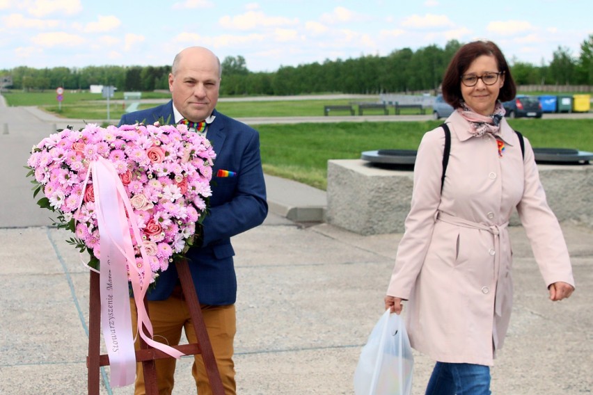 Stowarzyszenie Marsz Równości uczciło Dzień Przeciwko Homofobii na Majdanku w Lublinie. Zobacz zdjęcia